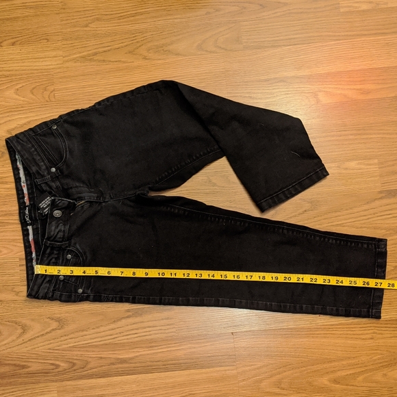 🏷️3for10🏷️ Black Denim Capris - Picture 3 of 5